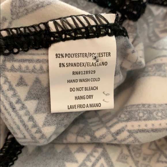 Leggings NWOT in Geometrical Pattern - Picture 6 of 7